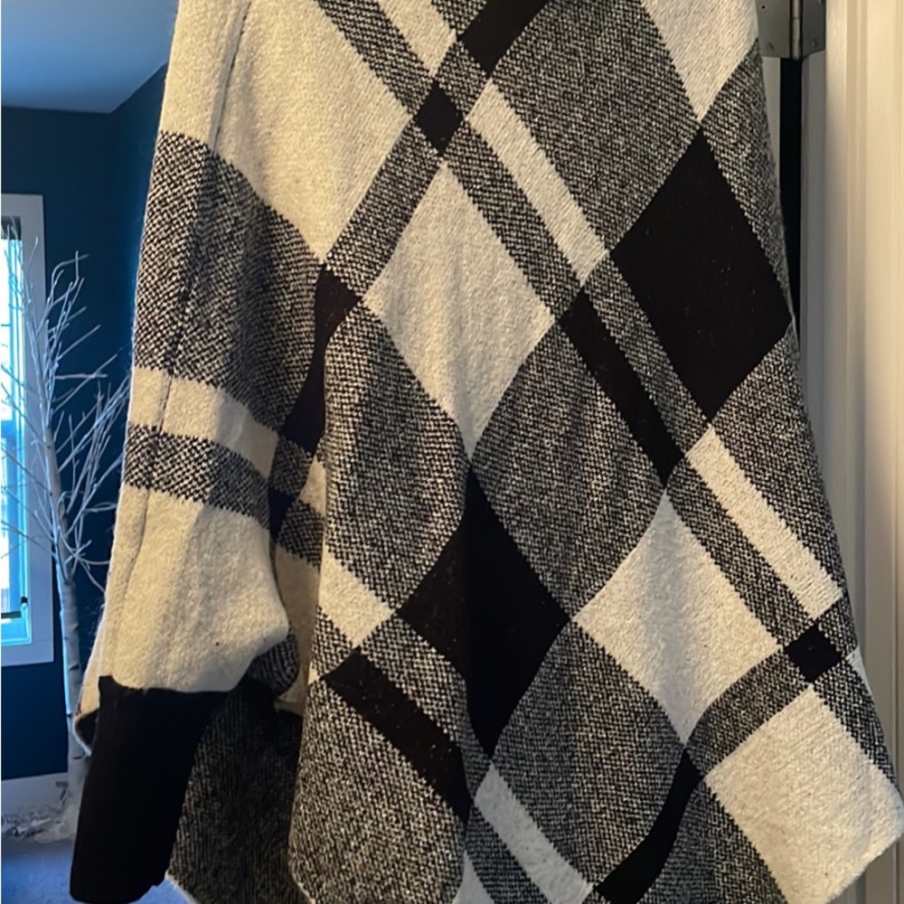 Black and white checkered poncho